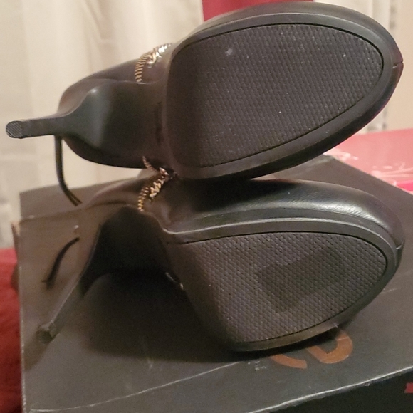 Bebe Olivia chained boot - Picture 3 of 4